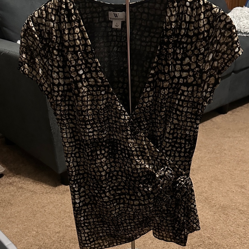 Worthington Black and Gold Textured Blouse EUC